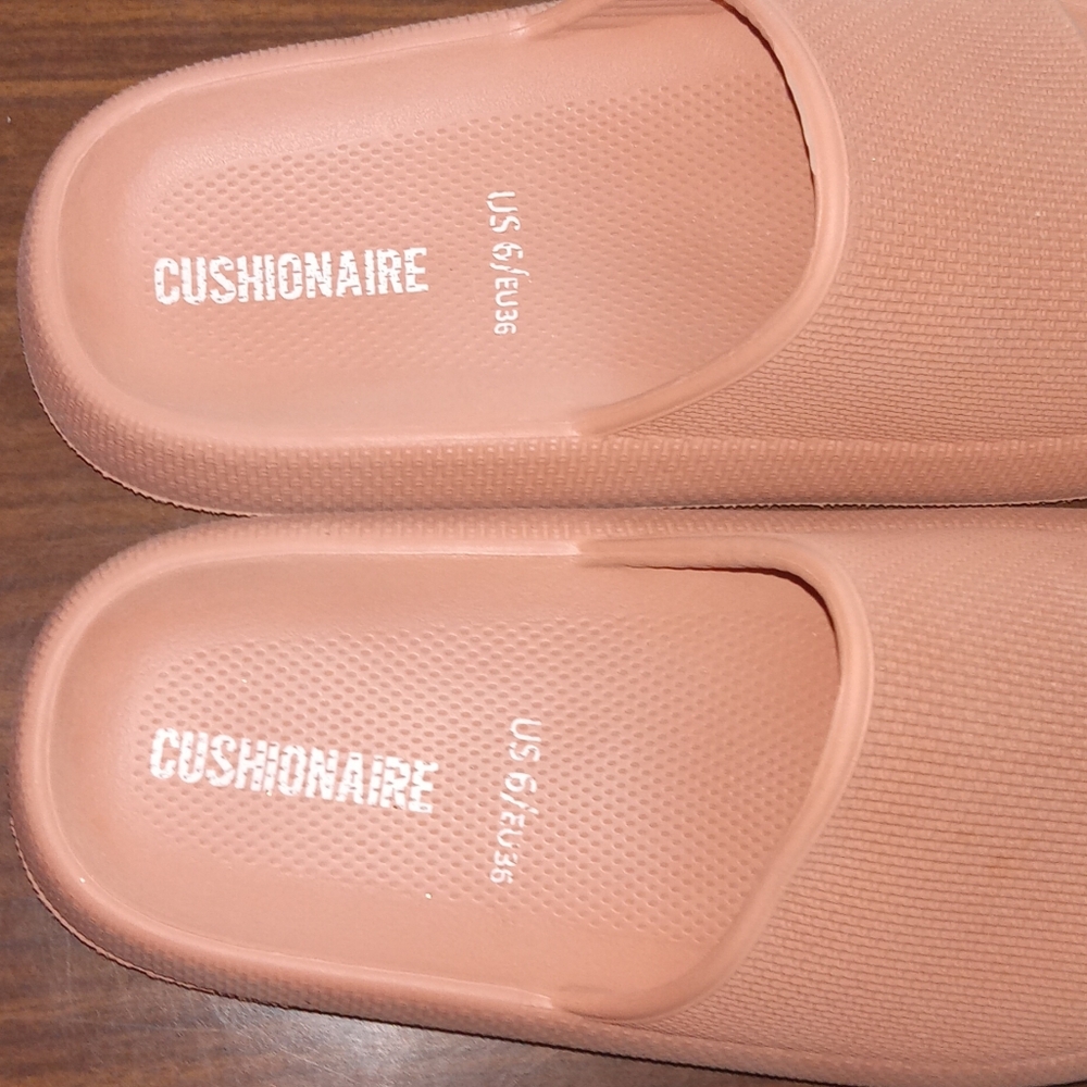 Cushionaire Women's Tan Sandals